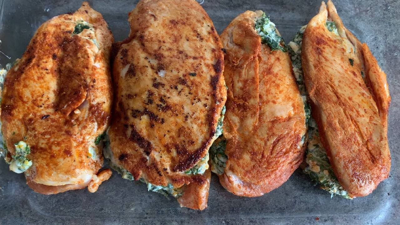 Грудки с сыром и шпинатом. Chicken breasts with cheese and spinach.