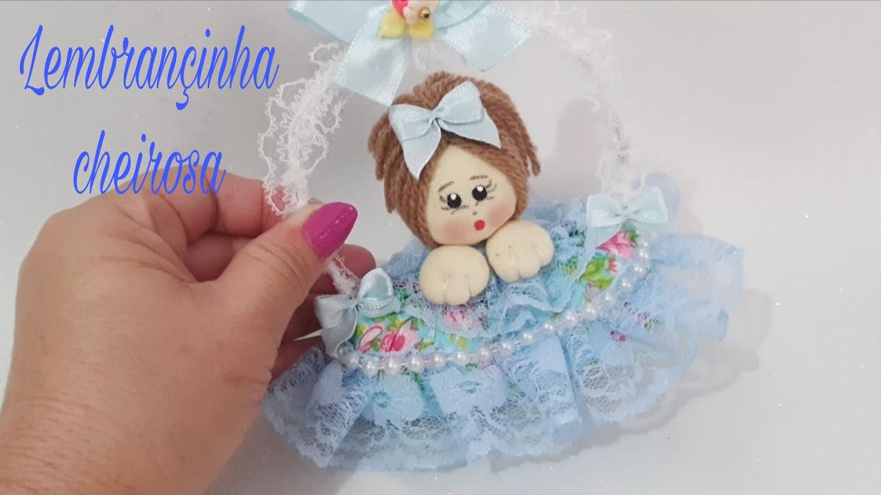 Bonequinha na cestinha linda e cheirosa com Cris Pinheiro 💕
