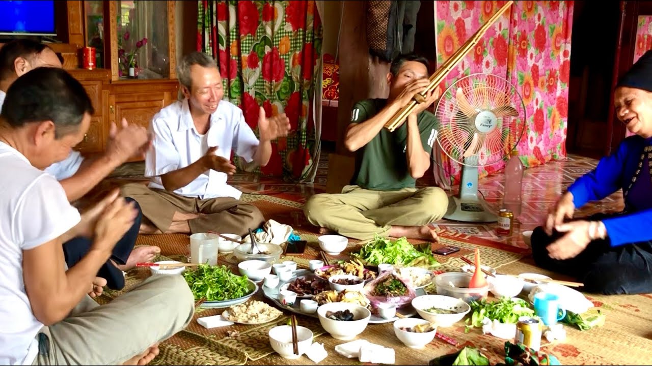 Anh: VÌ VĂN BAO (Dân Tộc khơ Mú) Xã Nghĩa Sơn thổi khèn bè, Quá hay