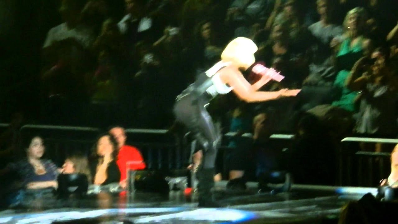SUPERBASS HD (LIVE) - NICKI MINAJ @ FEMME FATALE TOUR IN ORLANDO