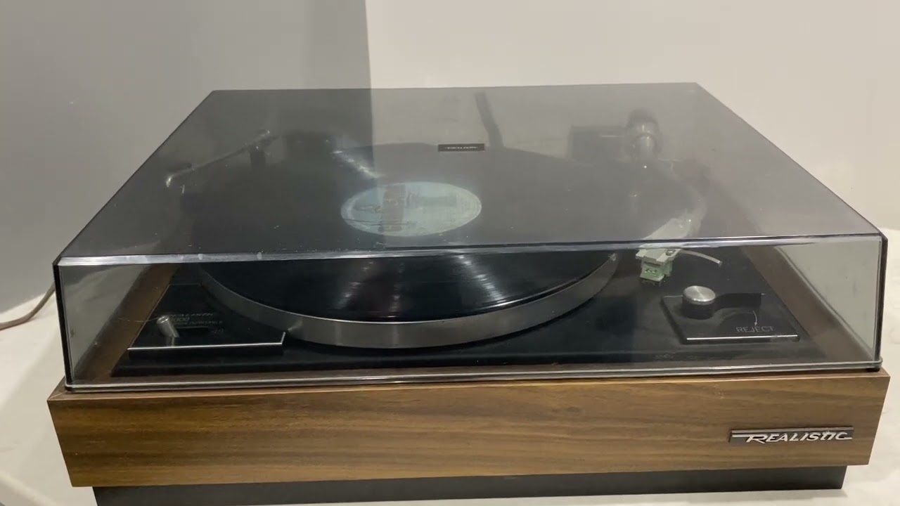 Realistic R-8000 vintage turntable from 1977.  Two speed belt drive.