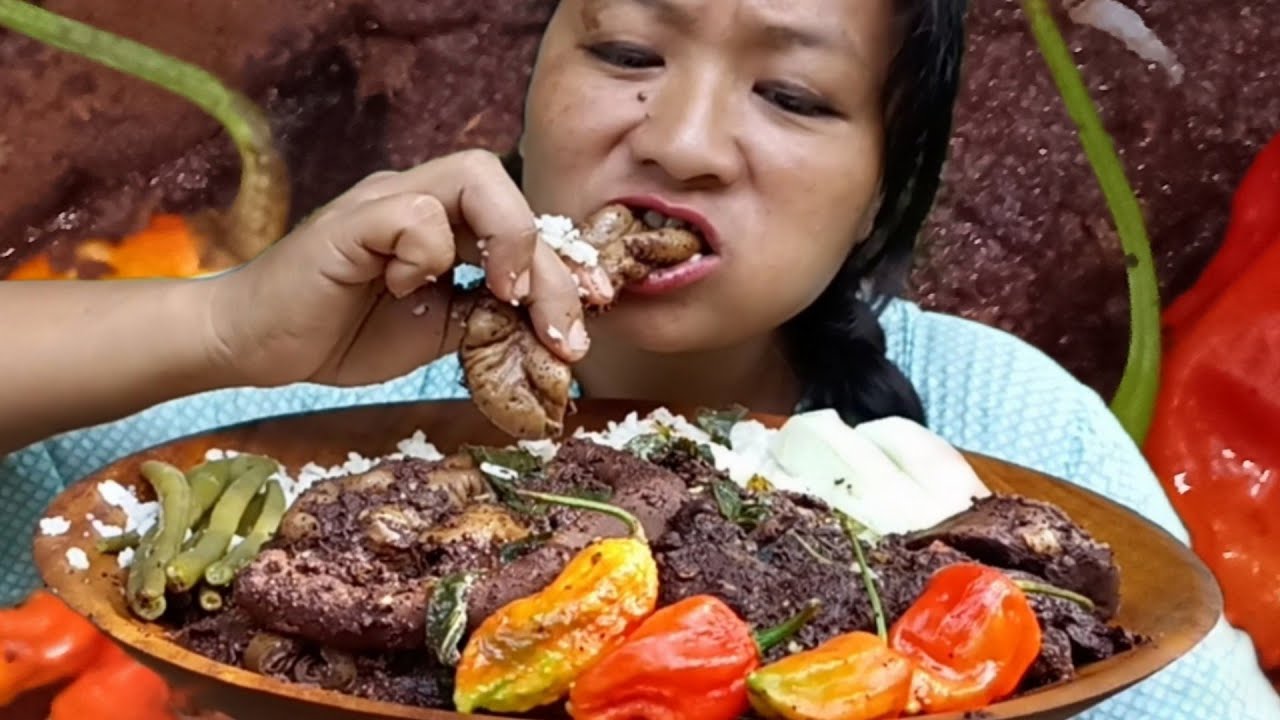 Pork intestine with blood stew and 4 Naga king chilli | Northeast naga mukbang