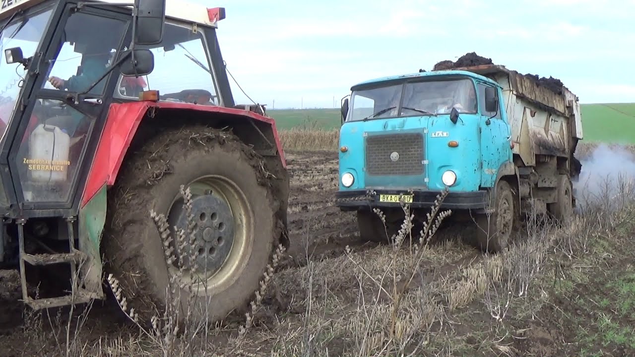 Hnojení s Liaz Mates 706 (Trambus), do kopce vytahuje Zetor Crystal, vedle oře traktor Fendt