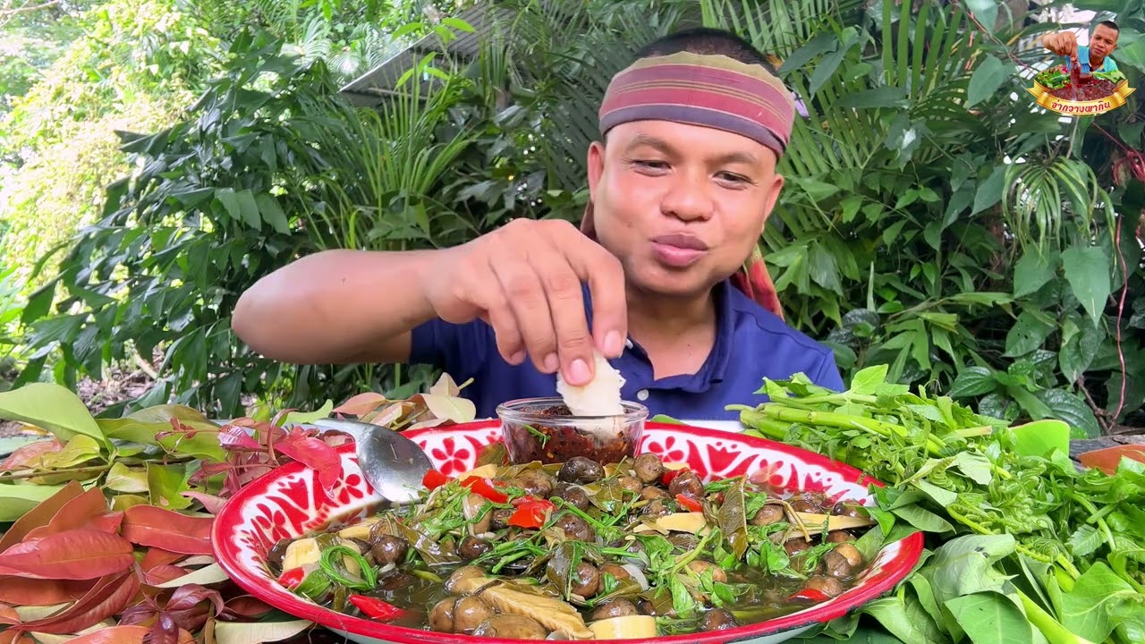 แกงเปรอะมเห็ดเผาะใส่หนอไม้ซดน้ำแกงแซ่บๆกับจ้ำแจ่ว