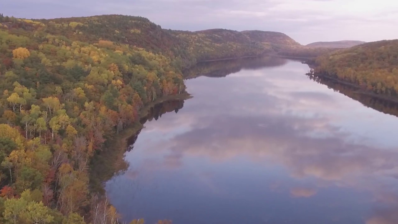 Lake of the Clouds: A beautiful fall overlook | Porcupine Mountains, MI