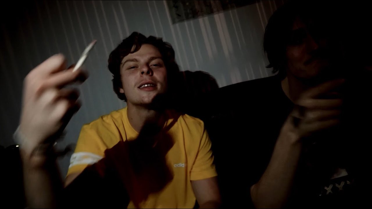 IceBurgh - GESTRECKT feat. Yung Cobain (Official Video) (prod. GLONE)