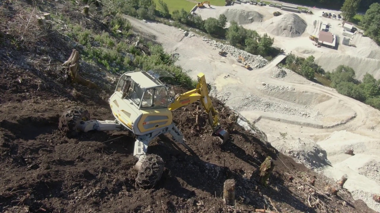 Travaux extrêmes à la pelle araignée Menzi Muck A81, Charrière Frères Sàrl, Carrière JPF Im Fang