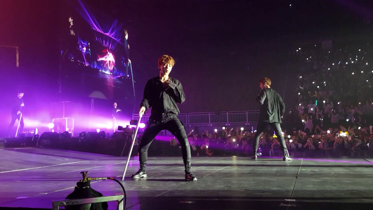 [FANCAM] Artificial Love @ EXO'RDIUM NY 2017 (Chanyeol and Xiumin focus)