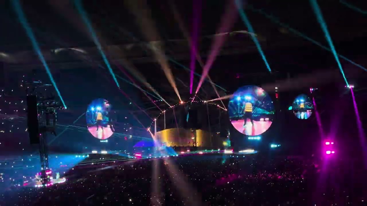 Something Just Like This & Breakaway by @coldplay @THECHAINSMOKERS @MartinGarrix @Mestomusic