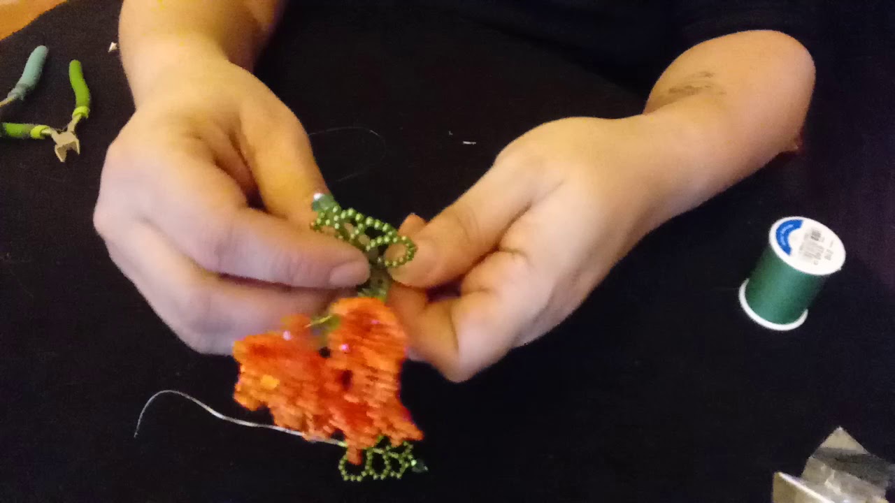 Video #3 como armar la flor Izora de tembleques