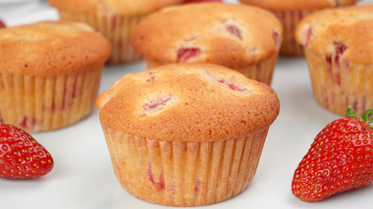 How to Make Strawberry Muffins 🍓 So Soft and Fluffy, They Melt in Your Mouth! 🧁