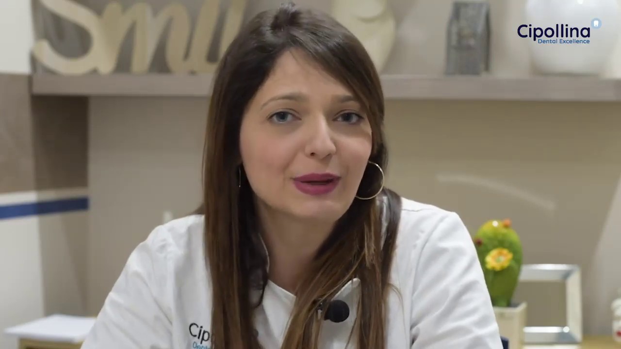 Scopriamo la diga di gomma e perché è indispensabile per un dentista.