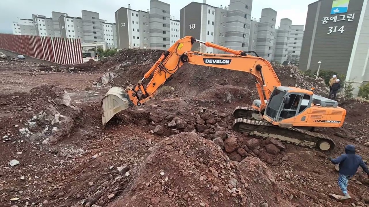 스마트기술 발파없이 깊이 한번에 3m까지 파쇄 및 굴착이 가능 무진동암파쇄공법 제주도의 붉은색 송이현무암 팽창성몰탈을 이용 하루만에 파쇄 유석토건주식회사 010-8878-6627 