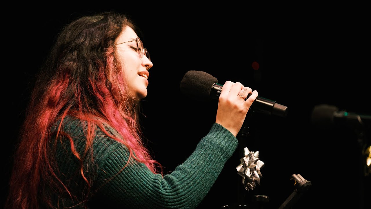 Macie Kwei - Santa Tell Me (by Ariana Grande)