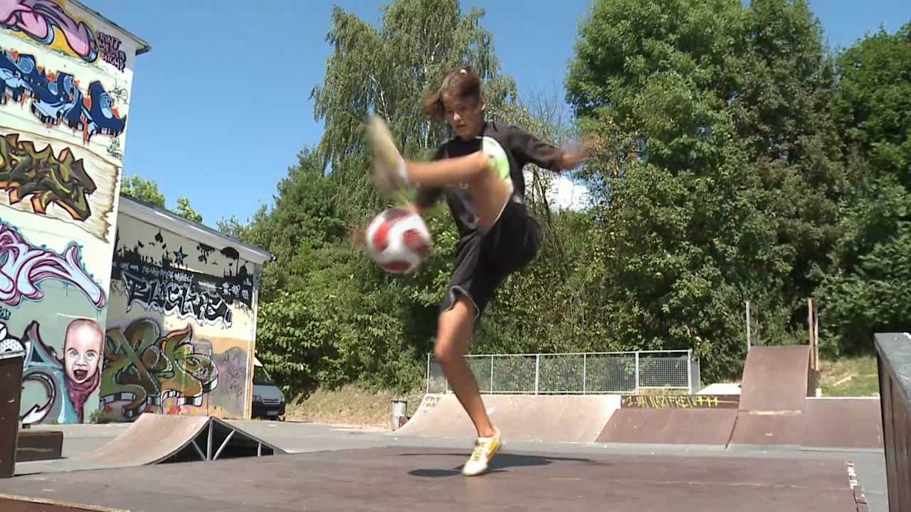 Fussballartistin/Freestyle Girl - Aylin Yaren stellt sich vor (FUSSBALLMARKT)