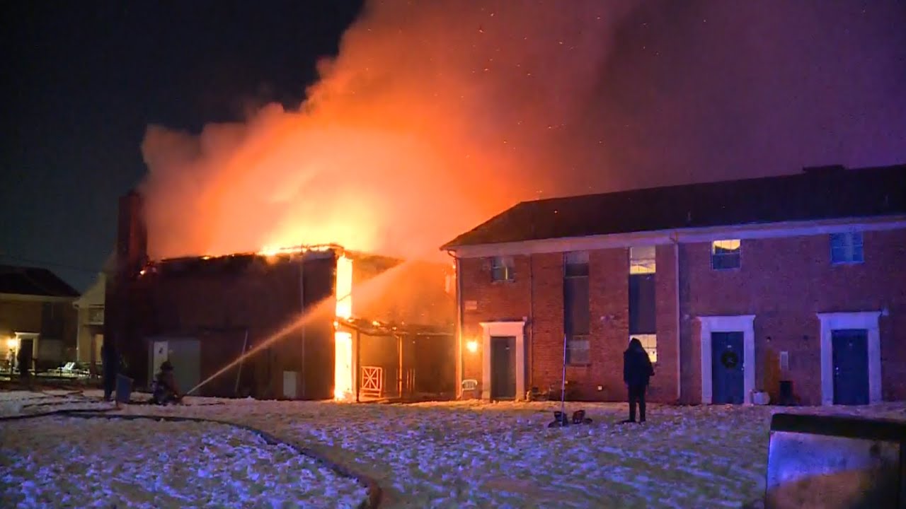 Residents forced to evacuate after large fire breaks out at northwest Oklahoma City apartment