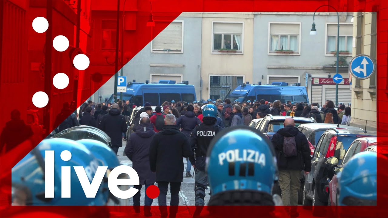 LIVE Torino, corteo anarchici contro il 41bis. Tensione con la polizia: diretta video