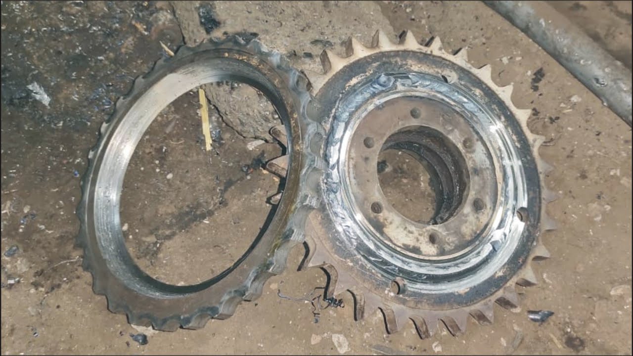 How to change harvester chain sprocket teeth ⚙️| NEW HOLLAND 8060