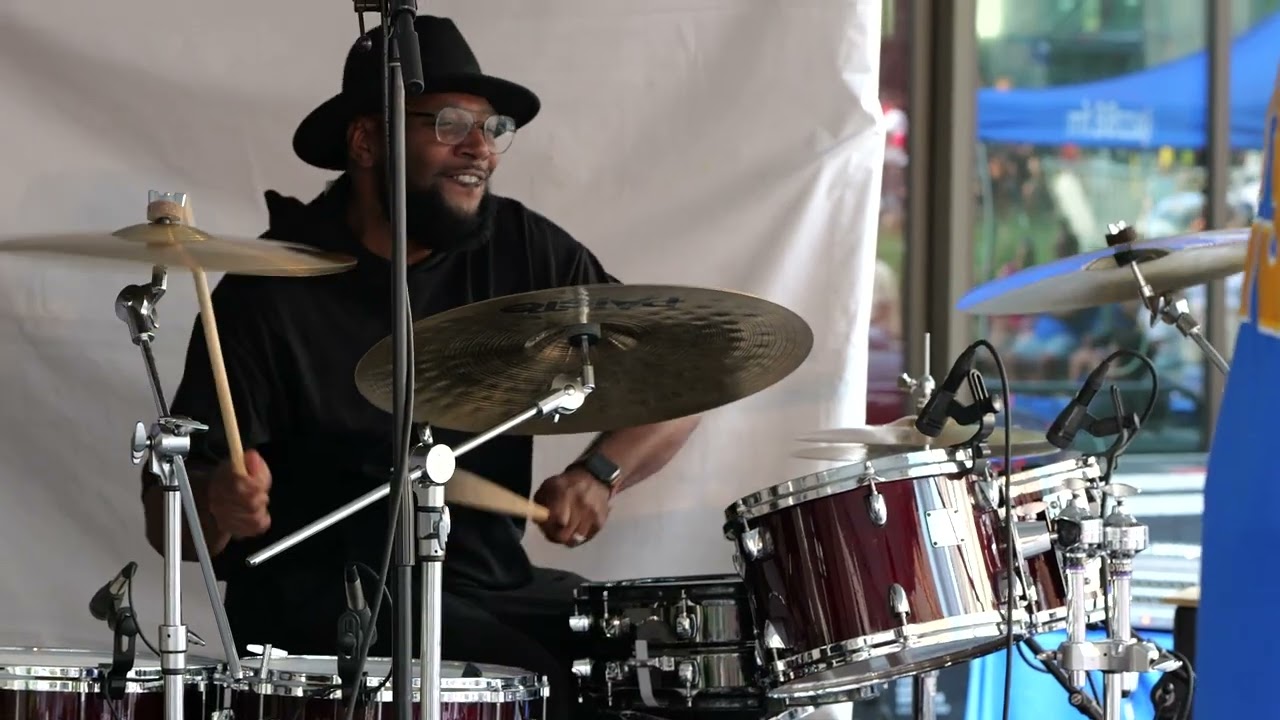 On & On Erykah Badu Cover featuring Brandon Commodore