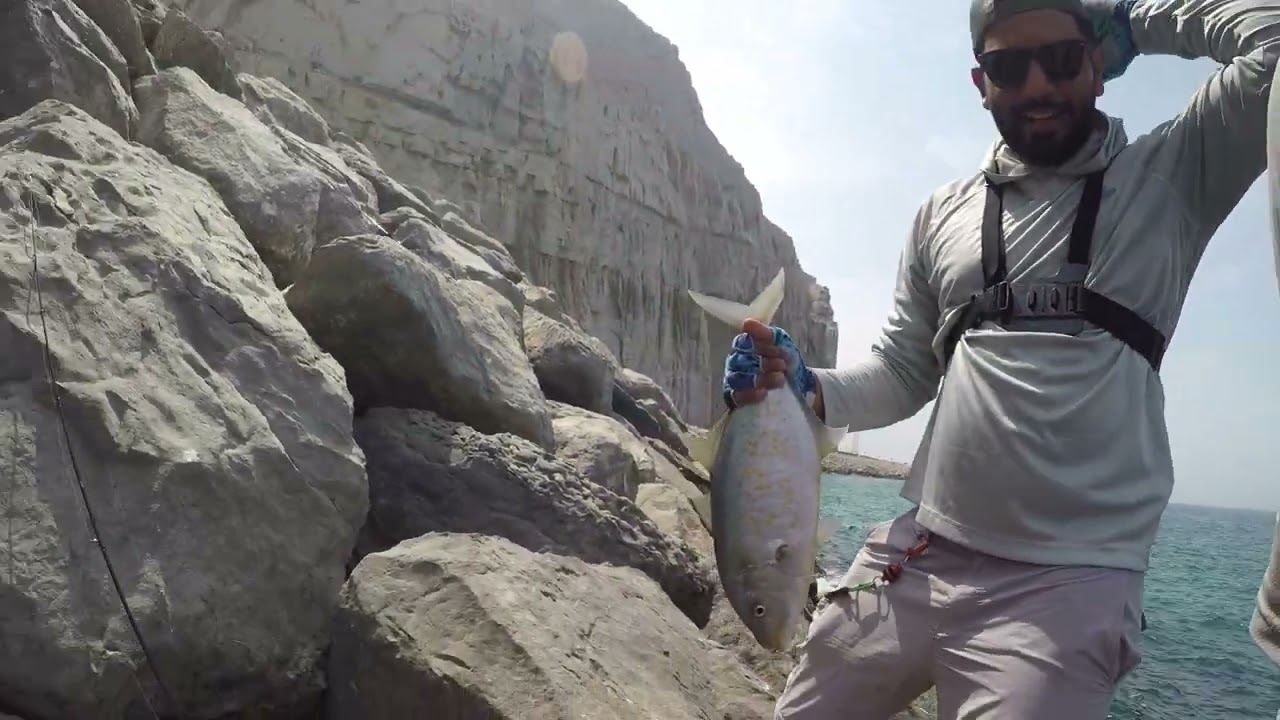 Shore Fishing in Oman #fishing #omanfishing #yamagablanks #Earlymobile #76MMH #102MH #viralvideo