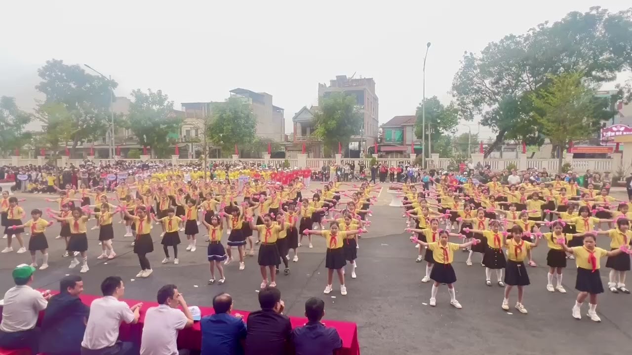 Bé vui khoẻ- HS TH Minh Thọ đồng diễn