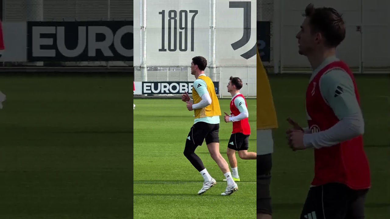 DUSAN VLAHOVIC is back with the group! 🔥 #juventus #football #shorts