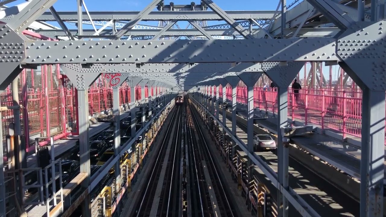Manhattan-bound J train on Williamsburg Bridge