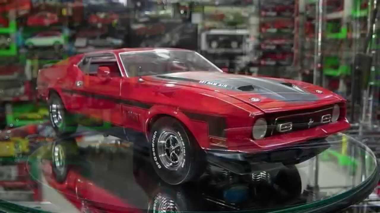 Revisión / 1:18 Ford Mustang Mach 1, 1971, de Sunstar