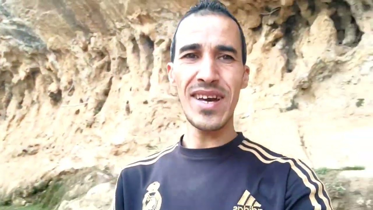 قعدة شابة