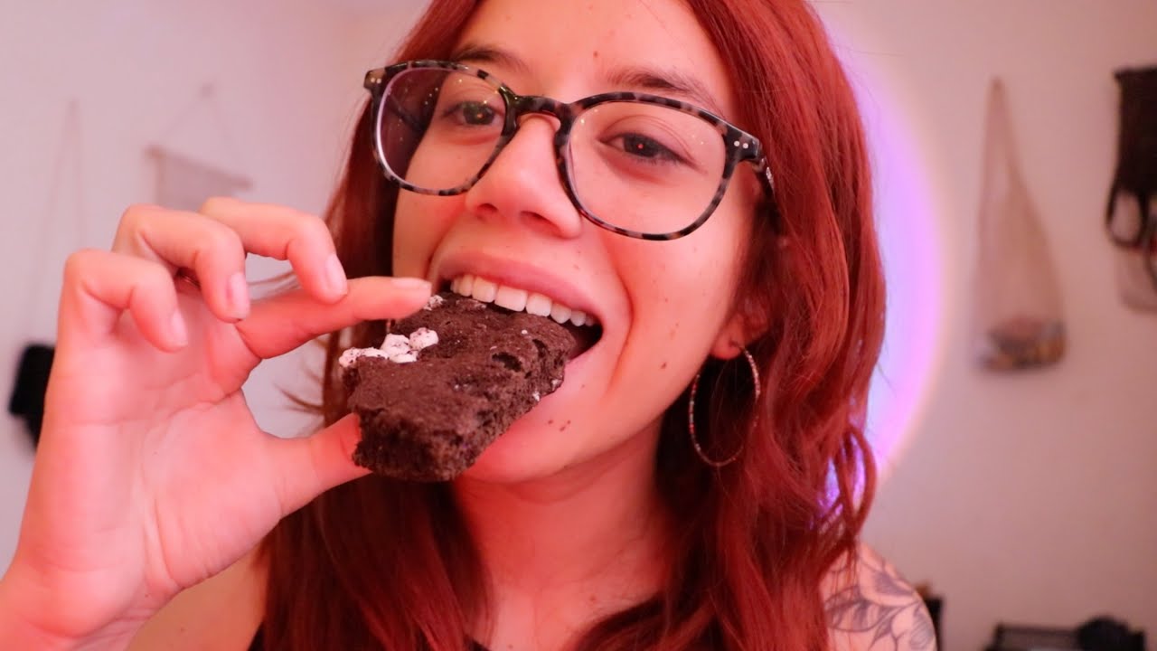 ASMR comiendo brownie 🍄 + storytime 