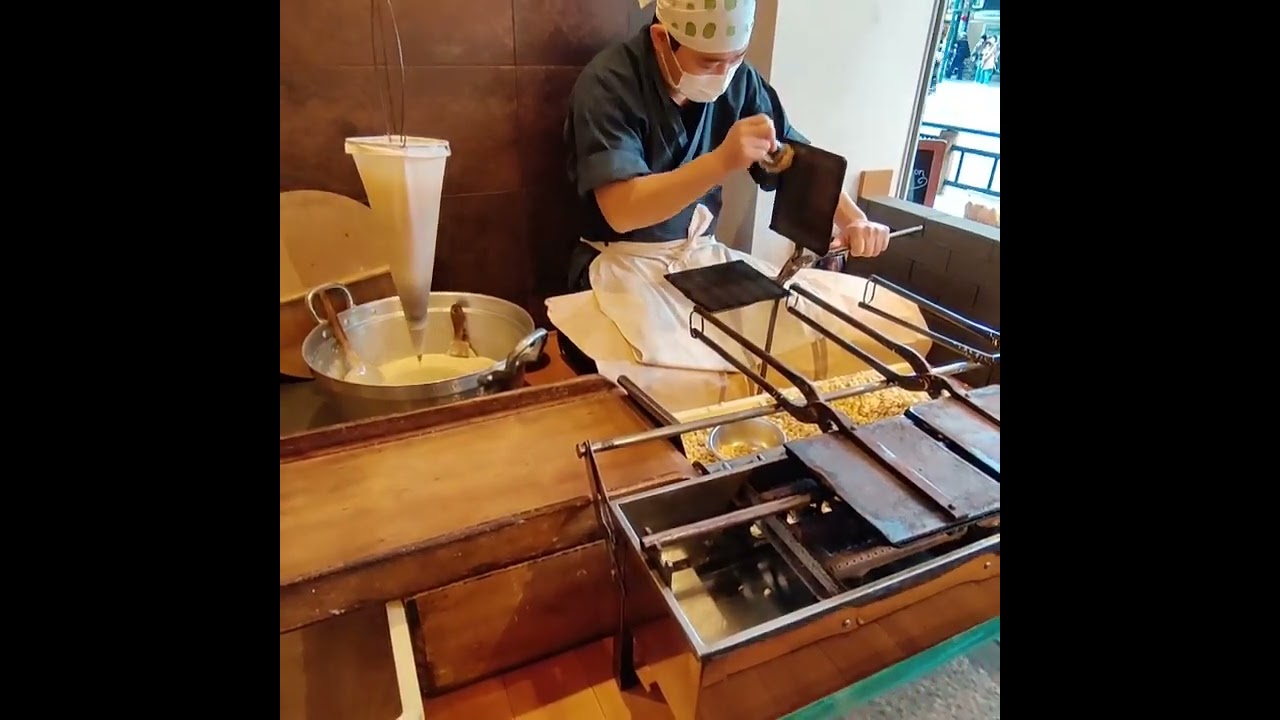 Peas and peanut crispy crackers in Japan. #howto  #peanut #crackers  #streetfood