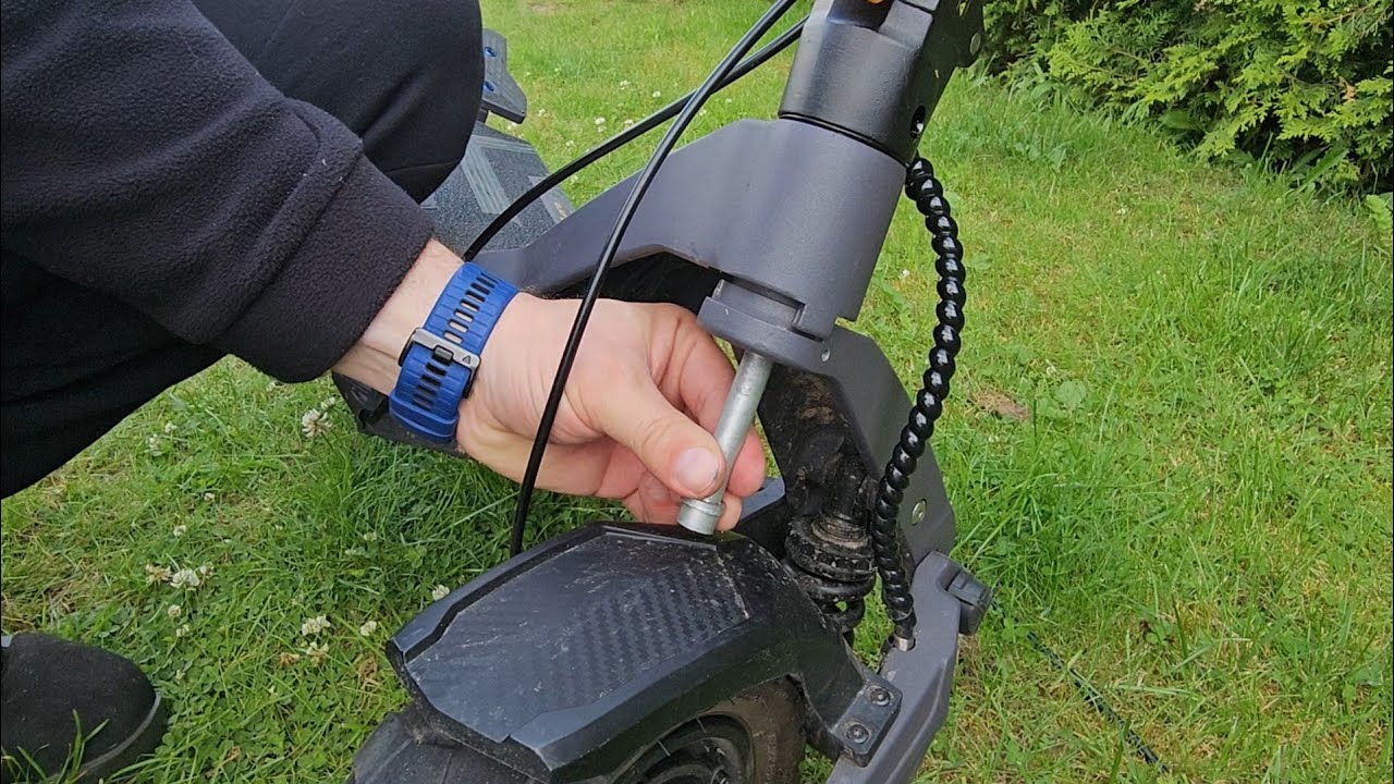 AUSOM DT2 PRO - unscrewing the steering seat post section - episode 2/5 