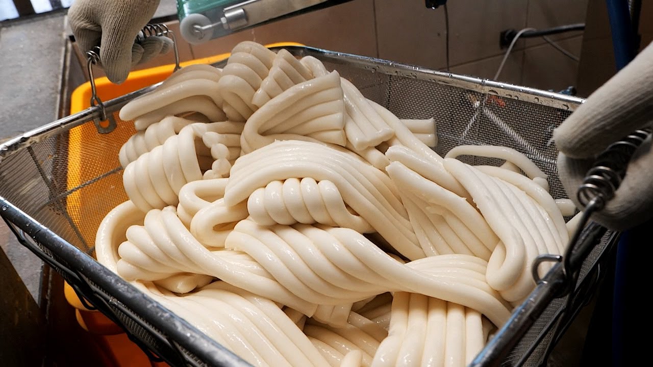 не пряный рисовый пирог роза Tteokbokki - корейская еда