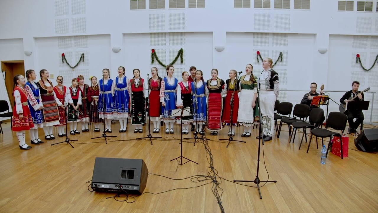 Хор НУША – Събрали се девет баби