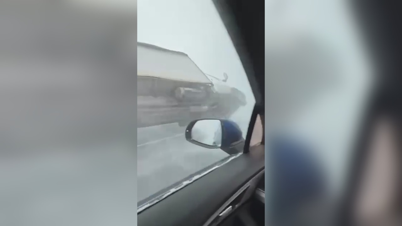 Ветер сдул с дороги пустую Газель. Real Video