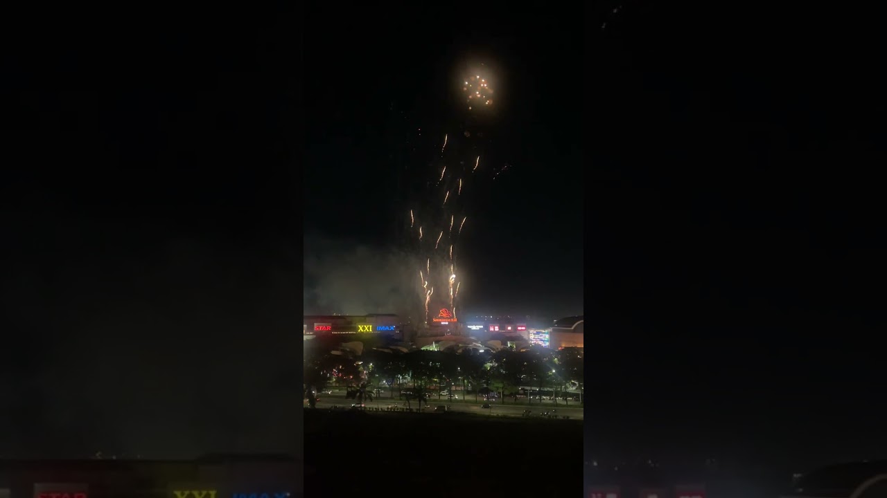 Pesta Kembang Api Pembukaan Sumarecon Mall Bekasi 2
