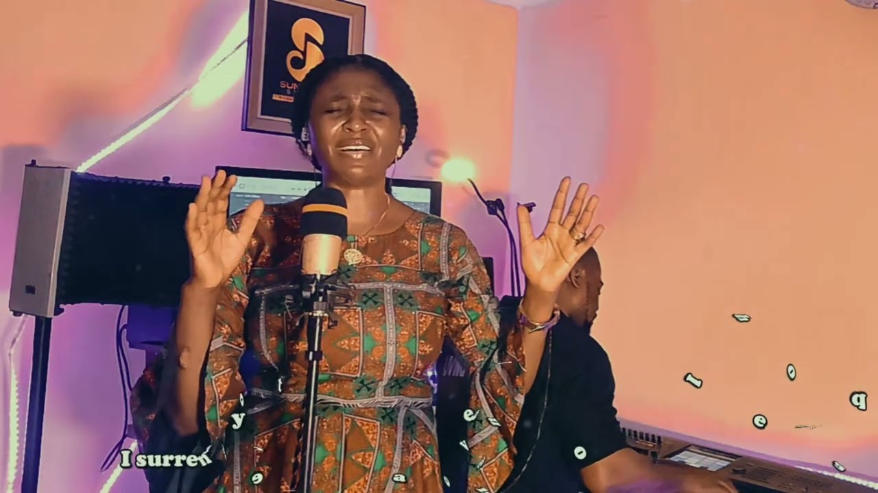Moment of intense worship by Minister Manchit Chris Abah. #gospelmusic #music #song #trending