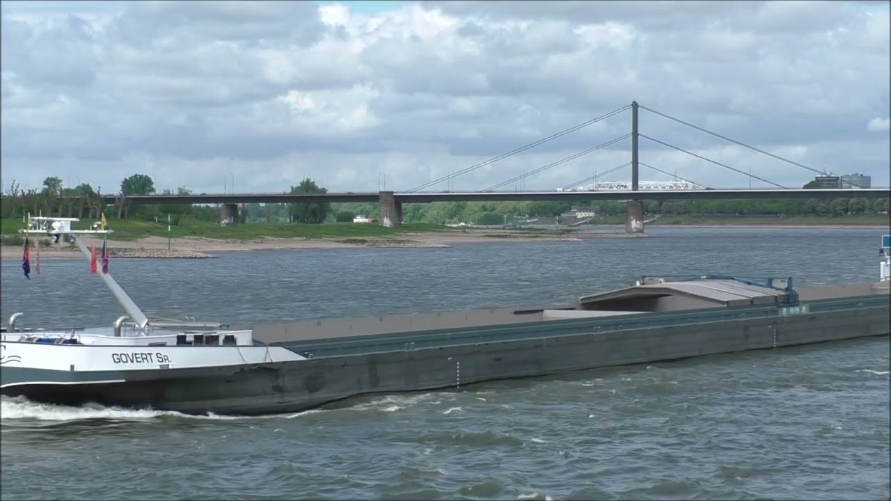 Schiffe,   Eiltank 49 und Govert Sr. auf dem Rhein in Düsseldorf