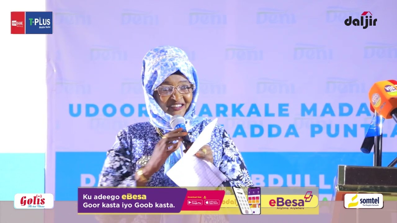 Abwaanad Muna Diyaana iyo hadaljeedinteedii Xaflada shaacixinta musharrax Siciid Deni
