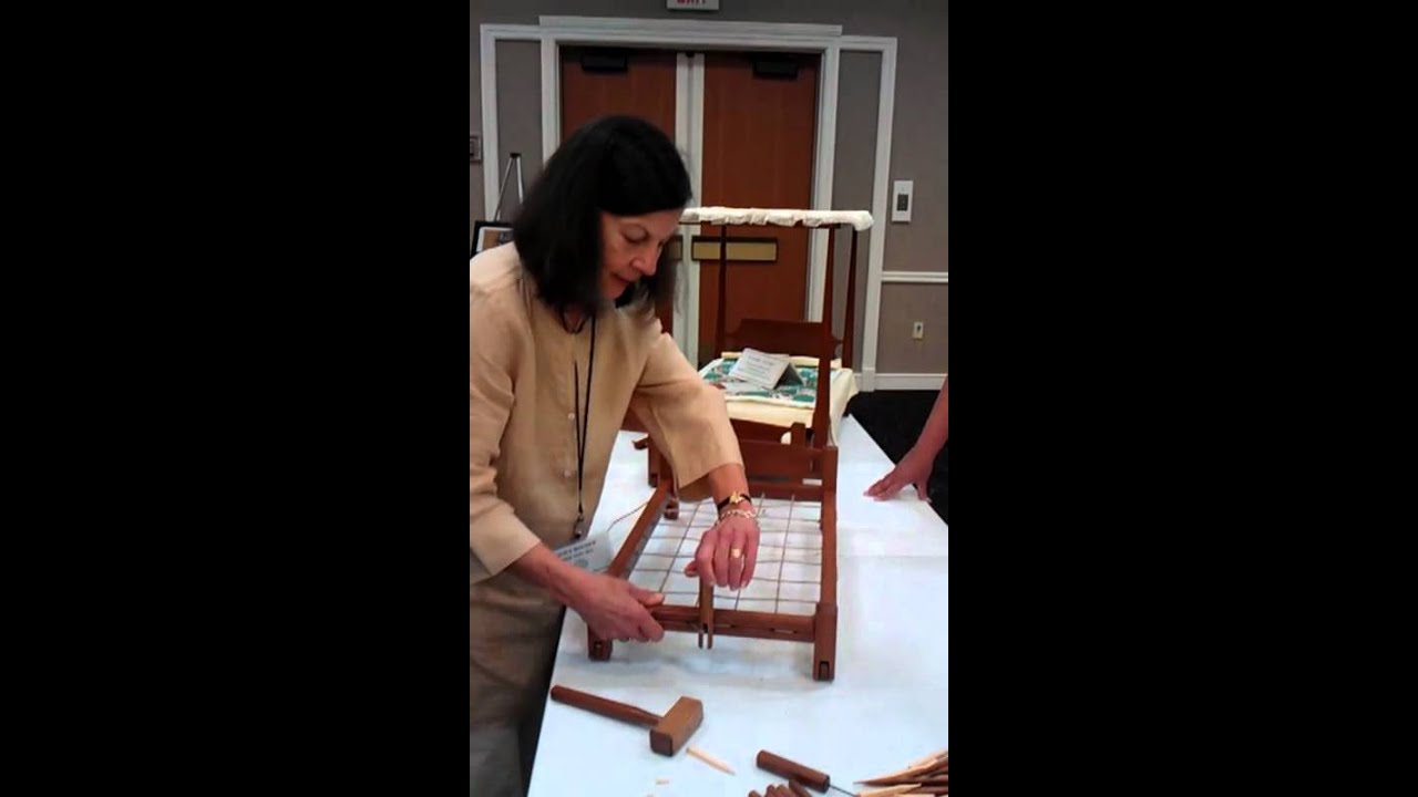 Preparing and tightening a rope bed