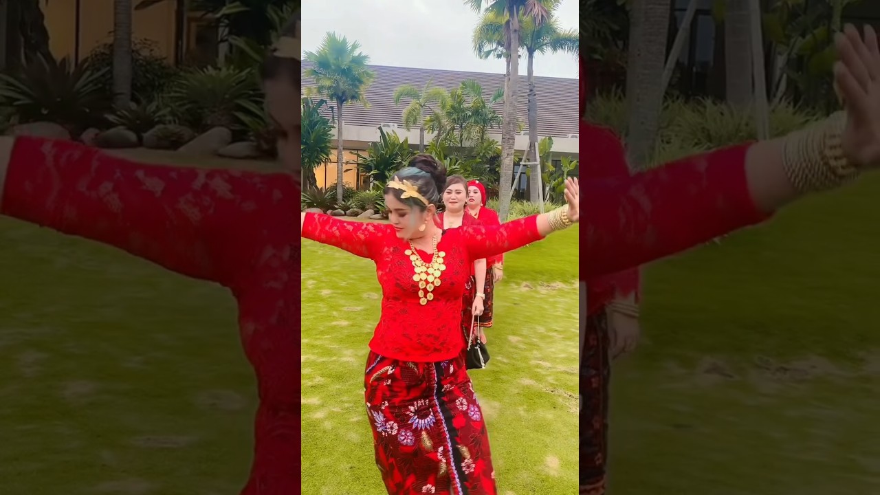 GLOWING IN RED ⁉️ MADURESE TRADITIONAL DRESS #shorts #promopengantin #madura