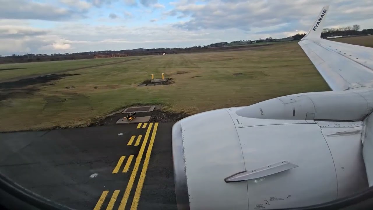 Take off from Edinburgh Airport with Ryanair 