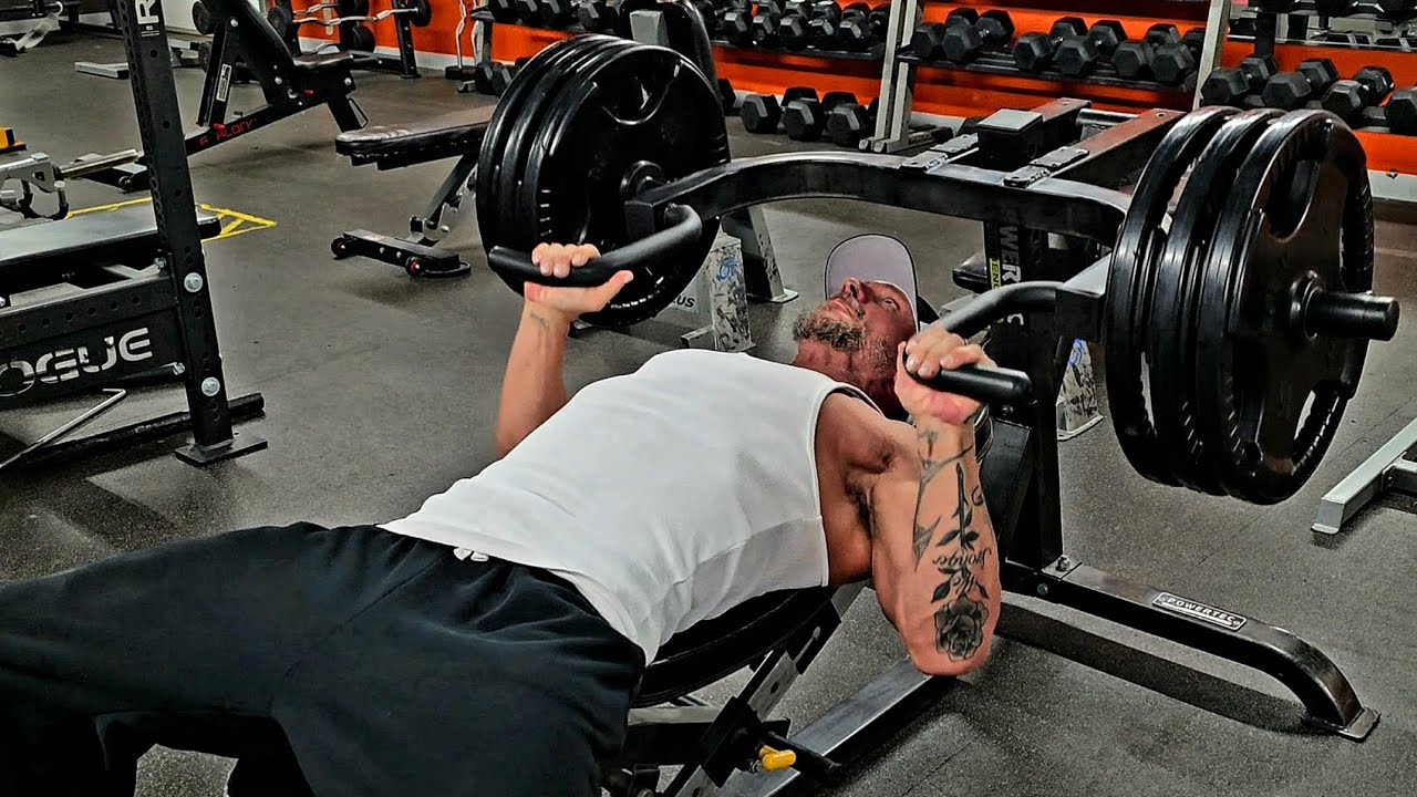 Day 27 | Training Chest & Triceps at Flex Fitness Club