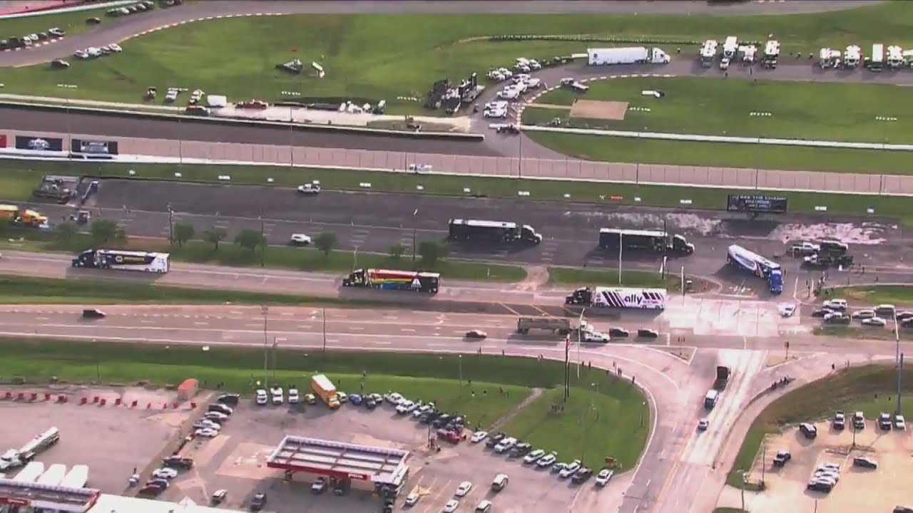 Watch the Enjoy Illinois 300 Hauler Parade
