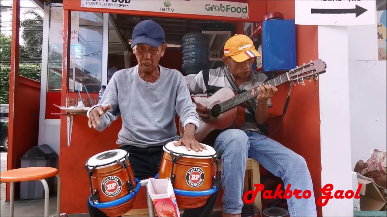 Kakek Pengamen Hebat Jago Gitar Kendang Berkelana Rhoma Irama Hadiah Kendang dari Black Papua Kediri