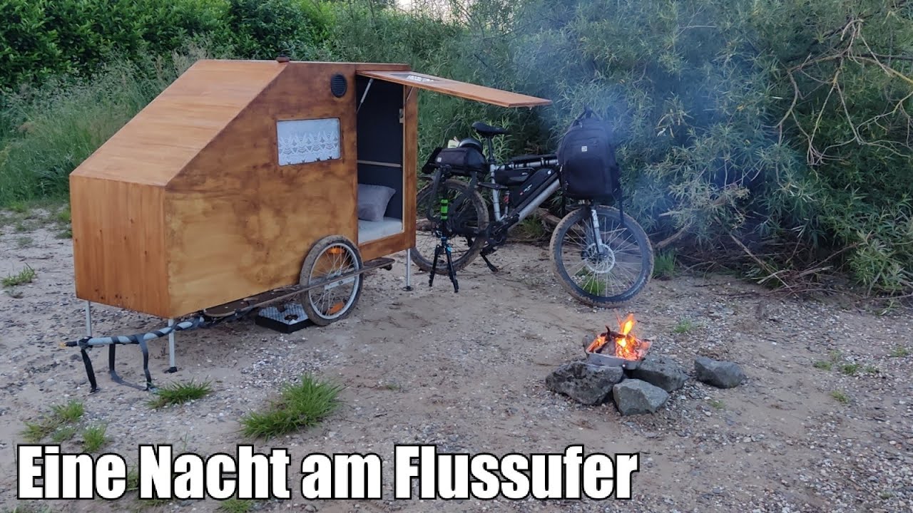 Gemütliches Camping mit Fahrrad Wohnwagen am Flussufer / Eine Nacht im Bike Camper am Wasser