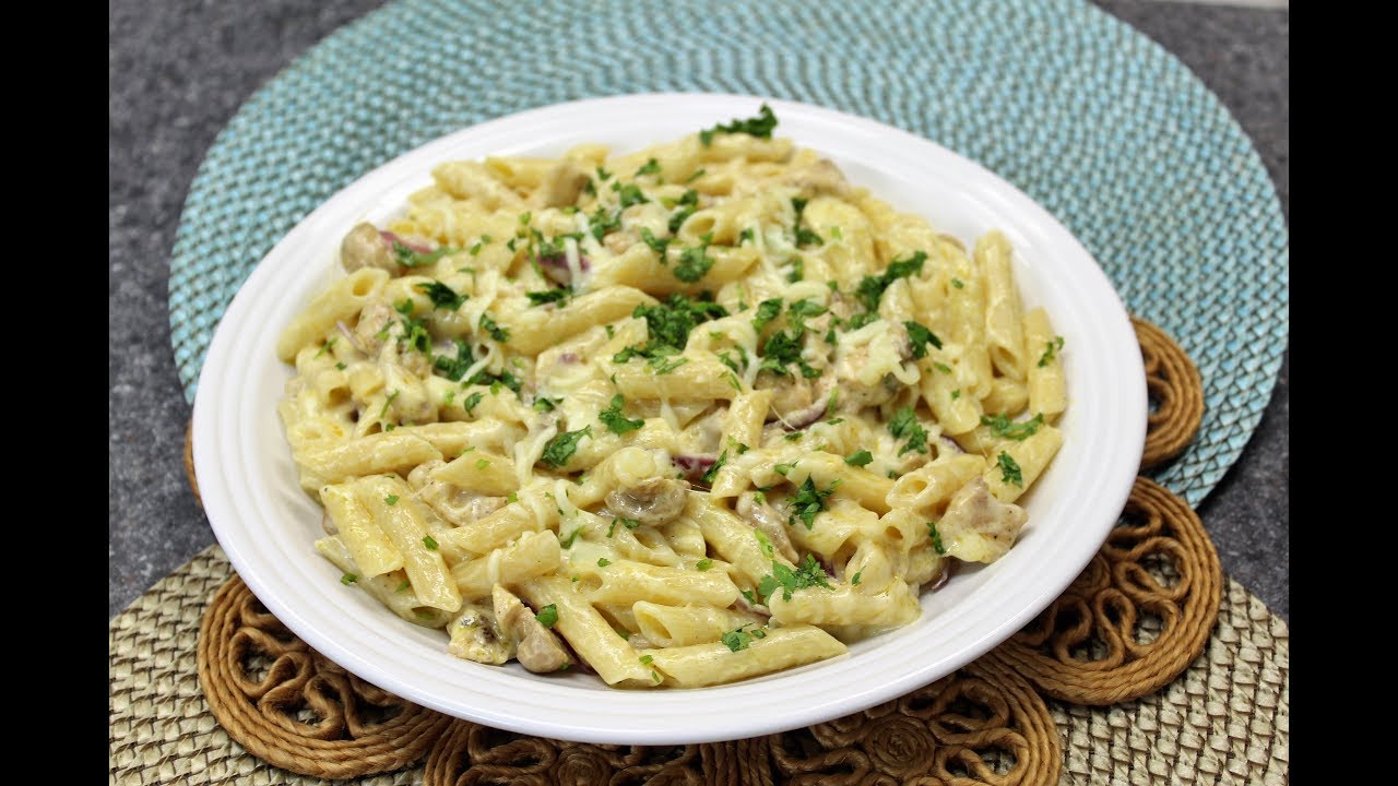 Pasta con pollo y champiñones