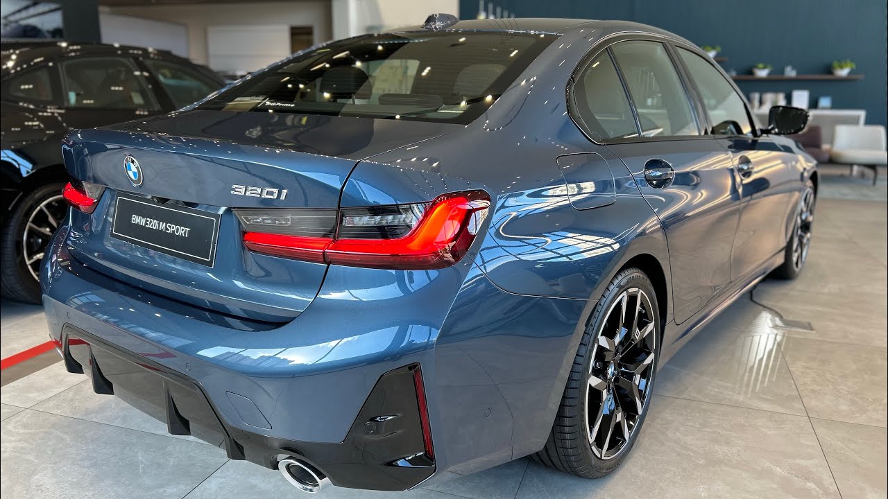 Review do novo Bmw 320i M Sport 2026 Azul Arctic Race por 387.950