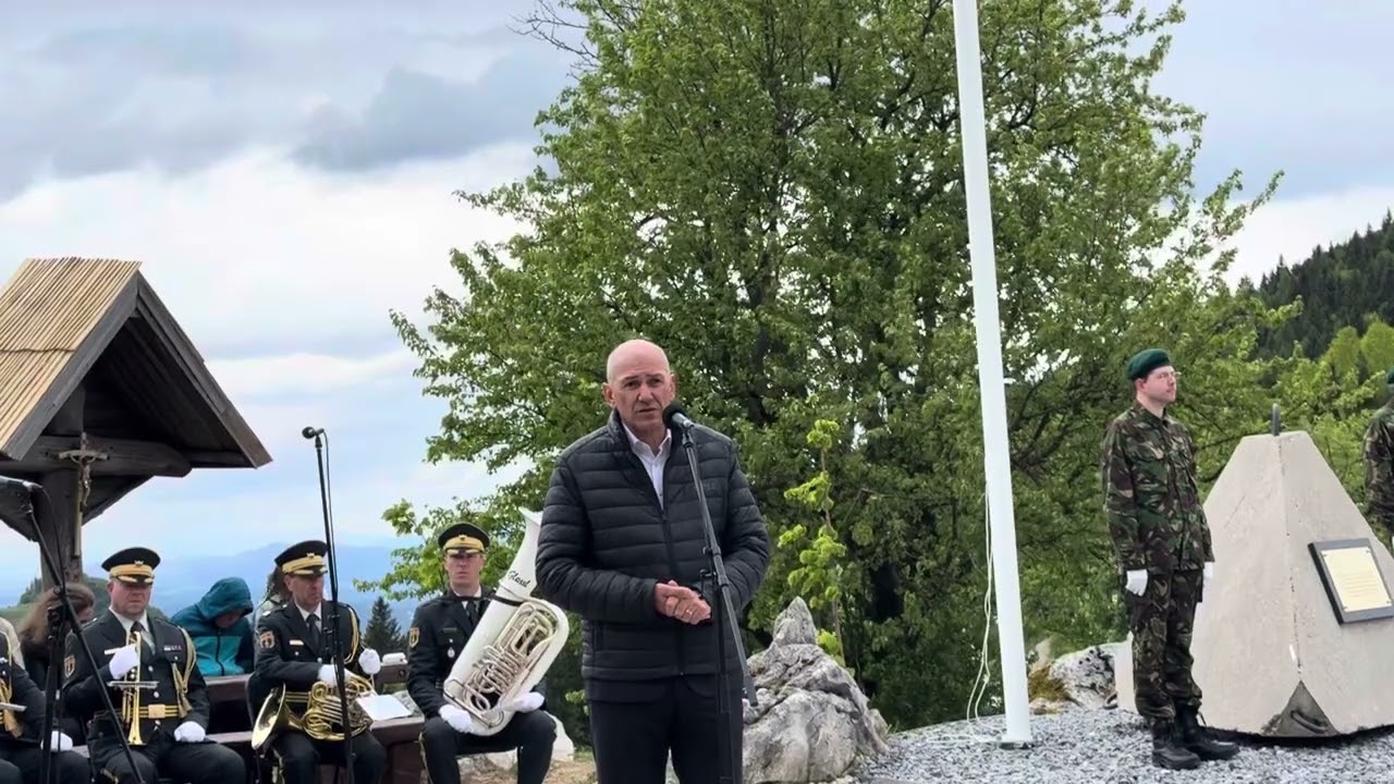 SLOVESTNOST Z ODKRITJEM OBELEŽJA V SPOMIN NA VIZUALNO OPAZOVALNO POSTAJO NA PAŠKEM KOZJAKU