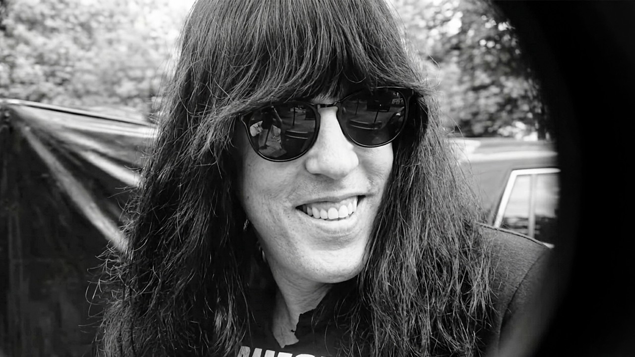 Ramones - Blitzkrieg Bop (Official Music Video)